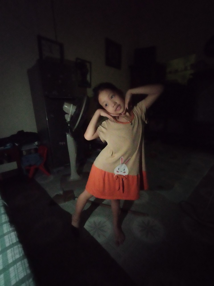/Users/linhkt9/Desktop/z4211573616998_14ea470cc0907478d2dbf0b406491ca8.jpg