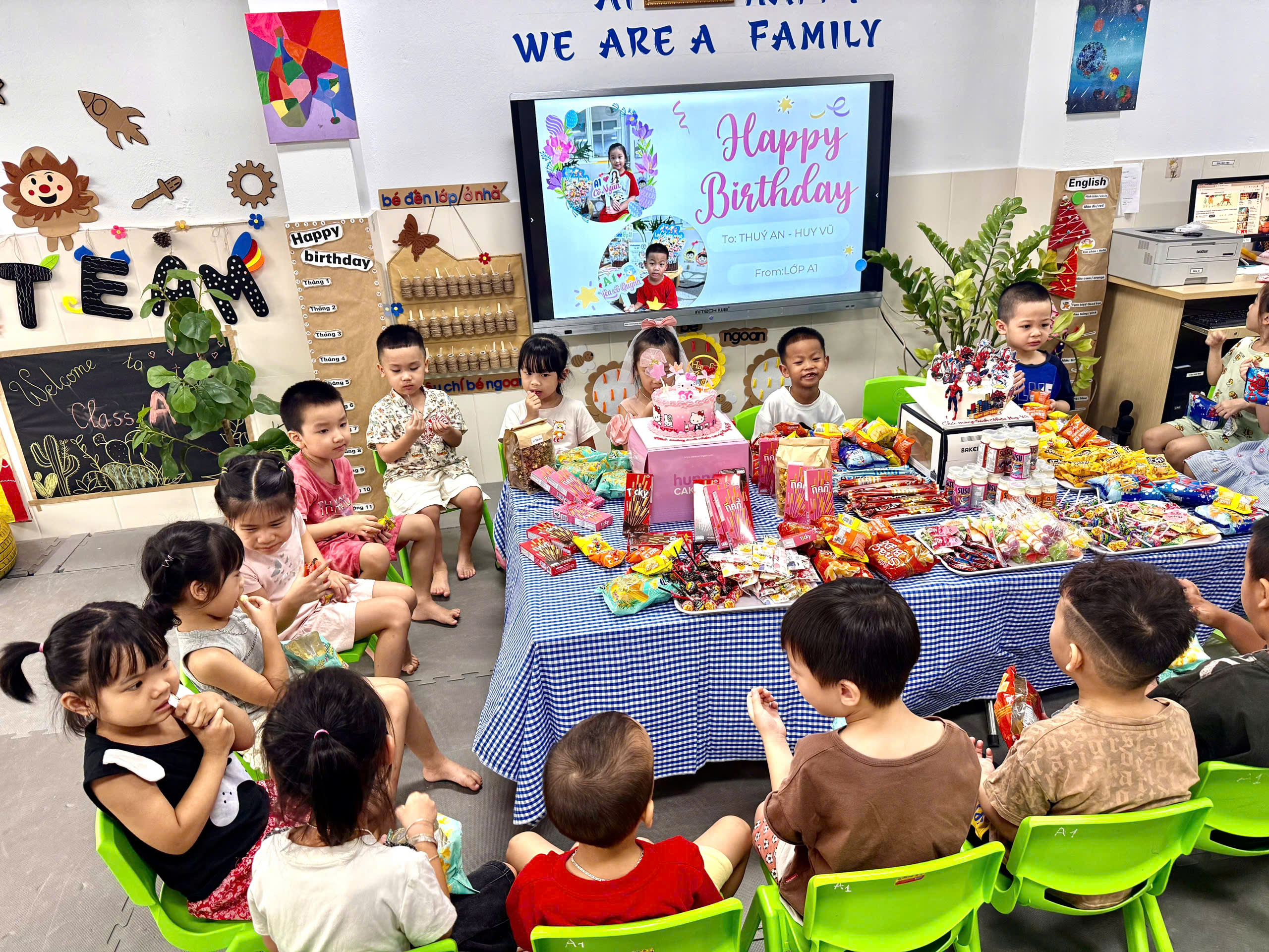D:\2023-2024\BÀI VIẾT TRUYỀN THÔNG\sinh nhật\z6995792295493_c3e5c37213b16a82818cdabc3f81b5b8.jpg