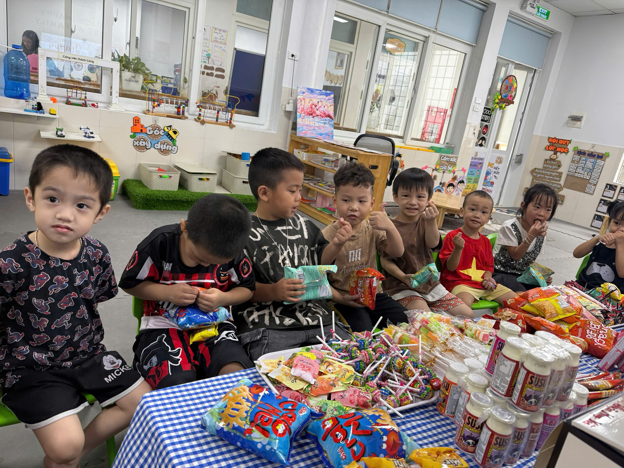 D:\2023-2024\BÀI VIẾT TRUYỀN THÔNG\sinh nhật\z6995792284099_bea00518ea8cf6bd95082199d7e58d92.jpg