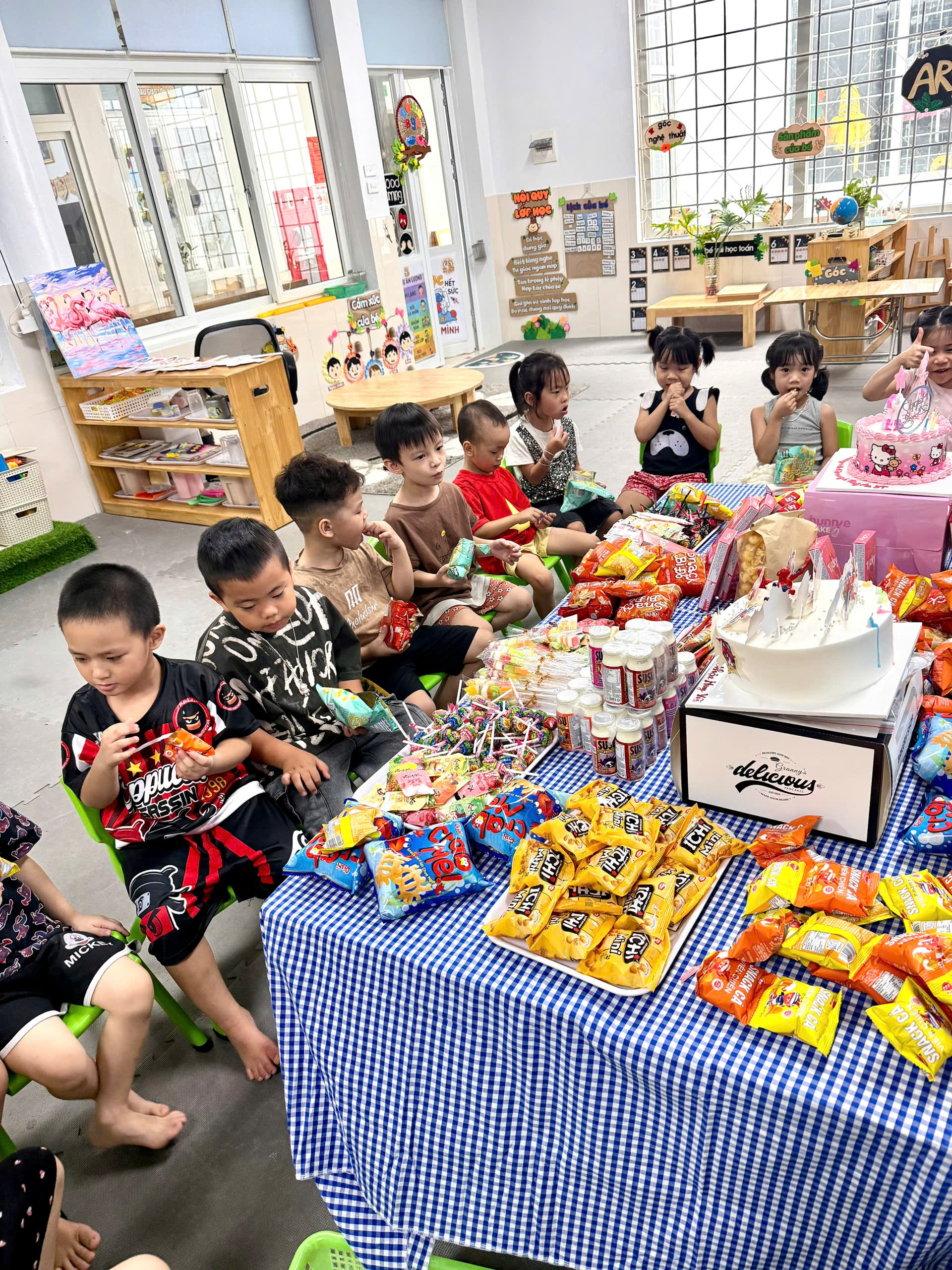 D:\2023-2024\BÀI VIẾT TRUYỀN THÔNG\sinh nhật\z6995792283384_f0ebdf4089c4680c6547d1b8e2e0b932.jpg