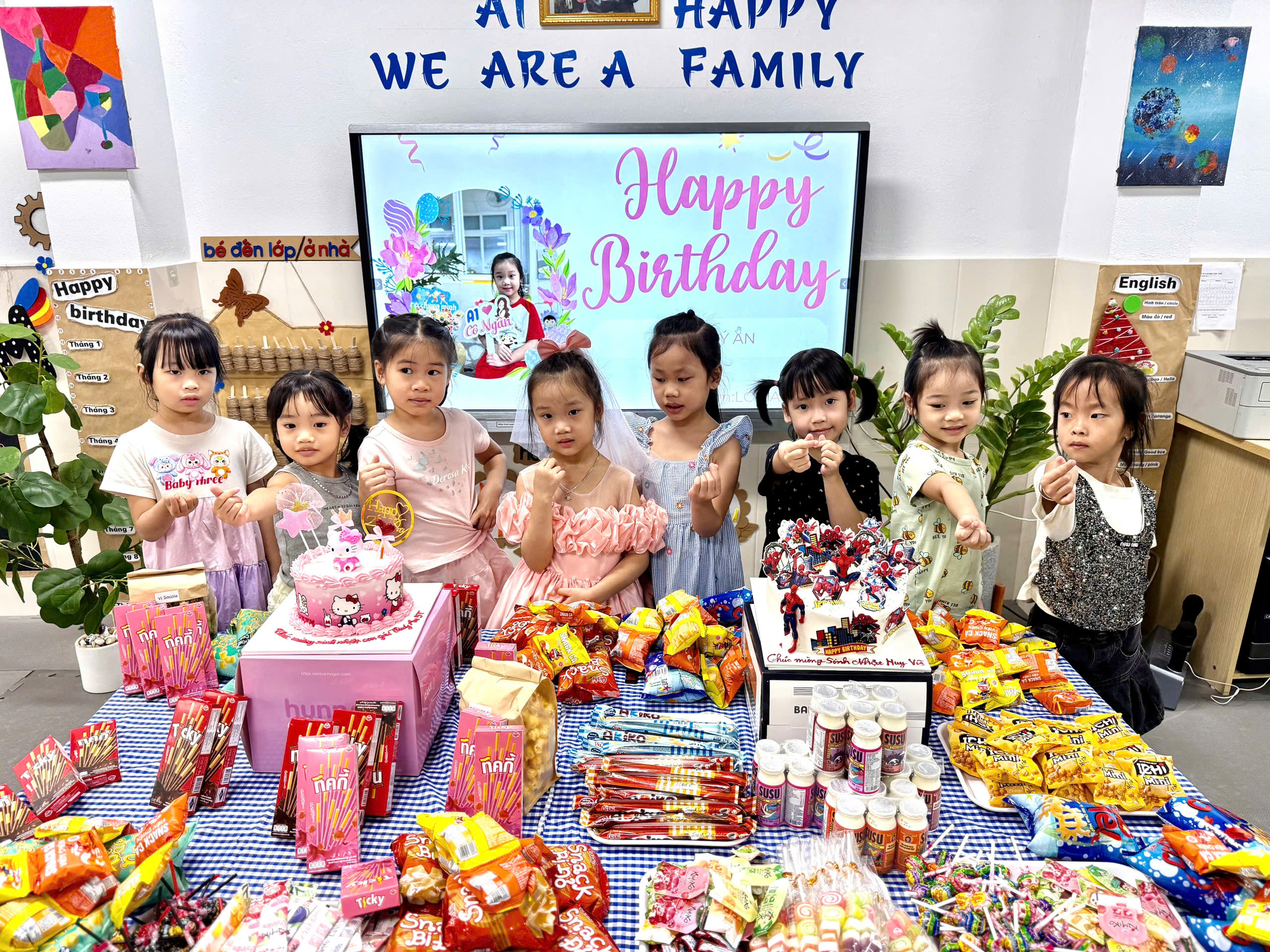 D:\2023-2024\BÀI VIẾT TRUYỀN THÔNG\sinh nhật\z6995792217072_9d07d29f4b948a6f751c910a937af82f.jpg